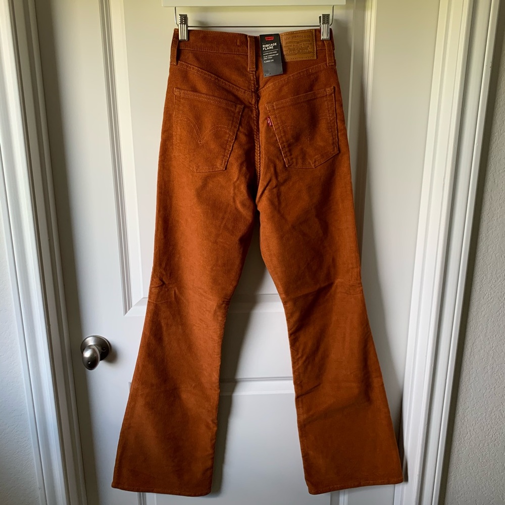 Levi’s Ribcage Flare Cord Jeans in Caramel Cafe - Picture 12 of 13